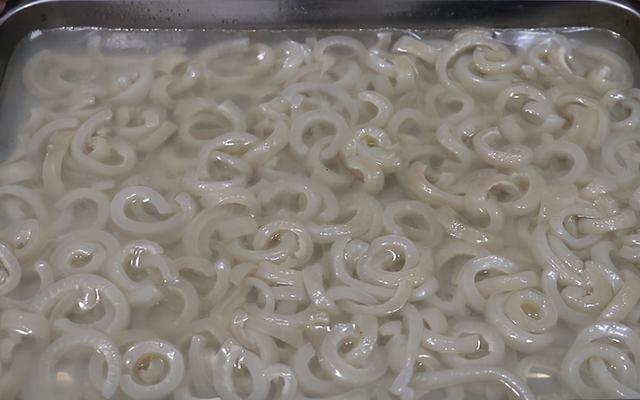 皮冻的正确做法，食材便宜还好吃（皮冻怎么做最好吃）