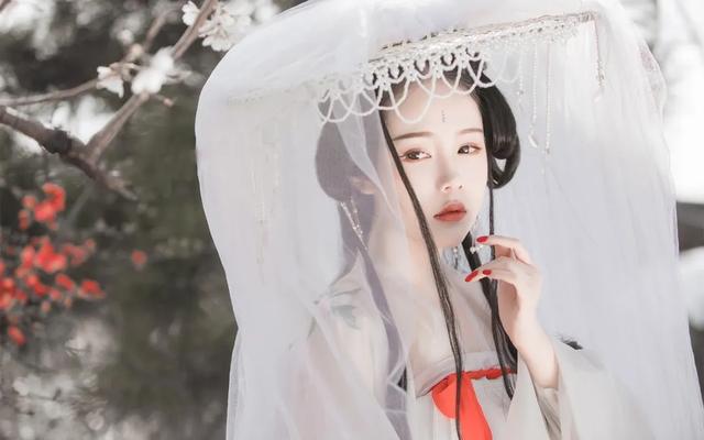 铜雀春深锁二乔的意思，却成为情侣之间常说的甜言蜜语