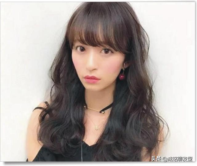 抬头纹多适合什么发型，抬头纹多适合什么发型男（适合长脸的十款减龄发型）