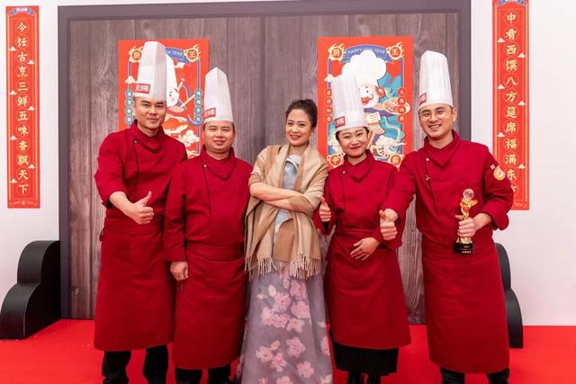 母婴专业知识，母婴专业知识培训的说说（新东方烹饪战队登顶央视《厨王争霸》冠军）