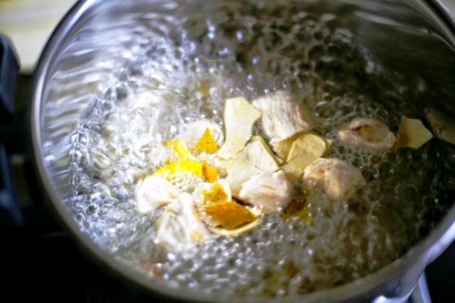 银耳和罗汉果红枣梨能一起煮吗，季节交替多喝罗汉果雪梨汤