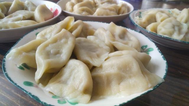 東北大餡餃子的做法,東北大餡蒸餃圖片(純手工東北大蘿蔔豬肉餡水餃)