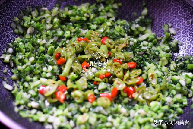 芥菜叶子怎么吃，芥菜叶子吃了老拔气（比大鱼大肉还好吃）