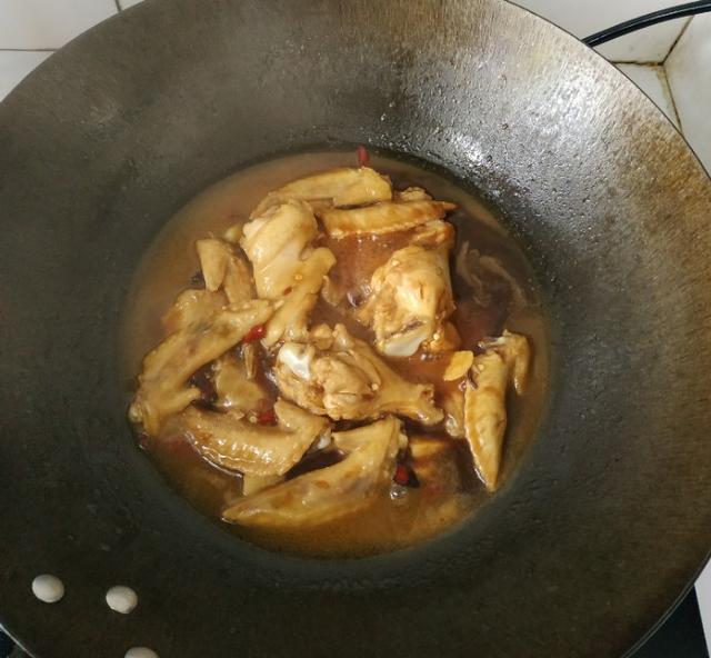 冷冻鸡肉怎么做好吃又嫩，冷冻鸡翅做出的“红烧鸡翅”比新鲜鸡肉还好吃