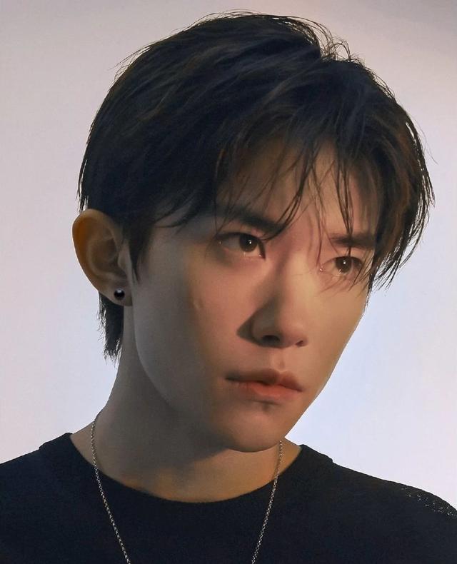 易烊千玺出道时间，易烊千玺出道时间天数（易烊千玺到底经历了什么）