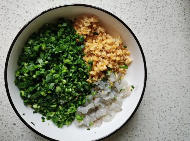 怎么做三鲜馅翡翠白玉饺子，翡翠白玉-菠菜三鲜饺子