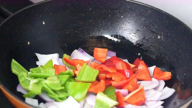 如何切洋葱不辣眼睛，如何才能切洋葱不辣眼睛（教你1个最好吃做法）