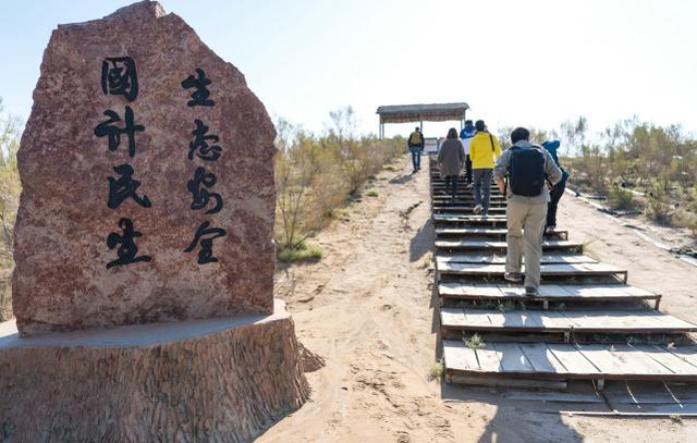 甘肃的沙漠主要分布在哪两个市，中国第二“罗布泊”甘肃沙漠县