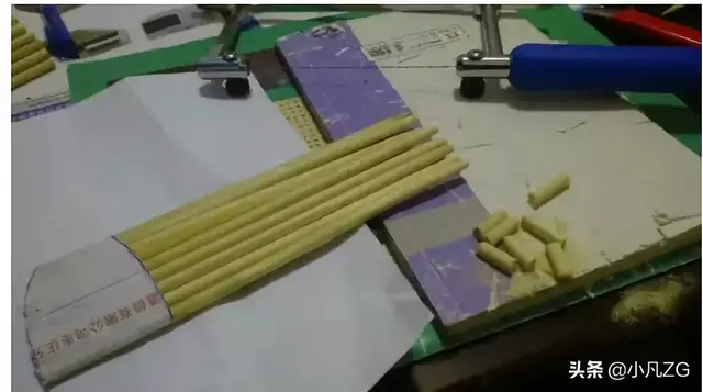 纸龙舟的制作方法，如何折一种简单的纸龙舟（一个手工龙舟轻松满足所有要求1）