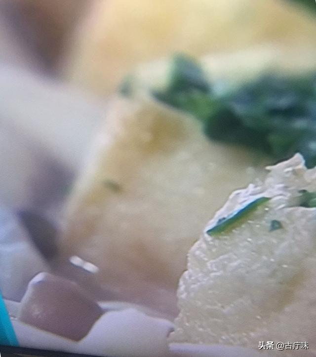 菌菇烩油豆腐塞肉的家常做法，香菇肉糜豆腐的做法（这么烧菜家人才爱吃！）