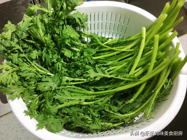 茼蒿叶子怎么吃，篱蒿菜的叶子可以吃吗（3种好吃做法要收藏）