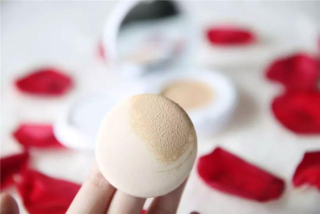 BB霜和气垫BB有什么区别，气垫bb和bb霜的区别（BB霜、气垫、粉底液、素颜霜...这些底妆区别在哪）