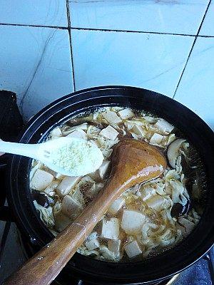 酸辣豆腐汤做法，最简单的豆腐汤（酸辣香菇豆腐汤这样做）