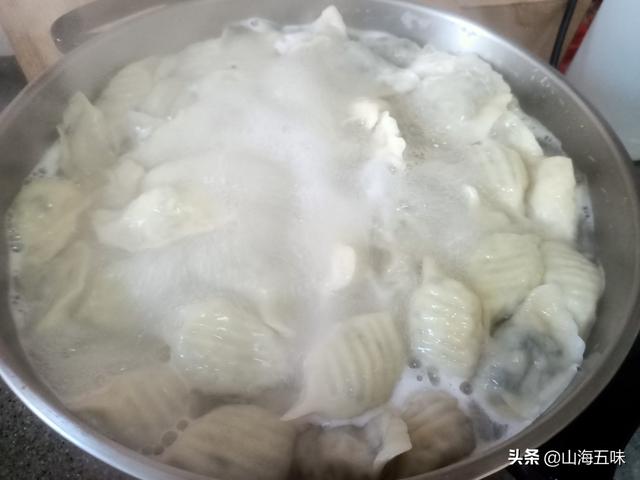 南方过年吃饺子吗，南方到底有没有冬至吃饺子的习俗（因为饺子引发的过年习俗之争。饺子为什么这么不受南方同胞待见）