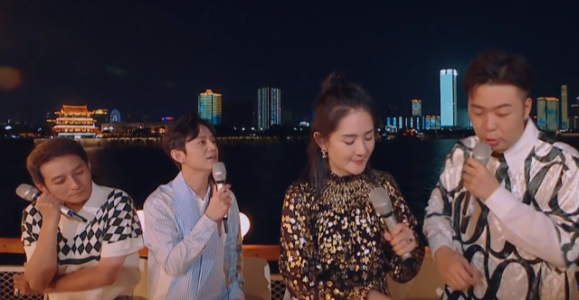 春晚假唱是谁，春晚假唱是谁唱的（舞台还给歌手和喜剧演员）