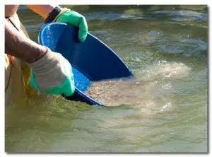 淘金需要哪些设备，河沙中的黄金怎么提出（淘金姿势get起来）