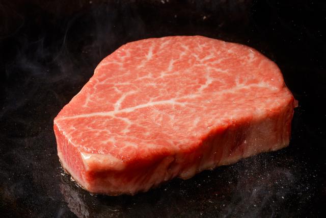 怎样腌制嫩牛肉片，腌制牛肉怎么做才鲜嫩（大厨一招就把牛肉变得又嫩又滑）