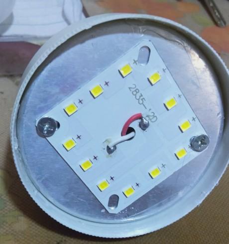 led灯珠一个多少伏（45瓦LED灯的内部构造）