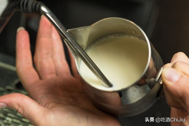 玛奇朵奶茶是不是含咖啡，玛奇朵有没有咖啡成分（姑娘想点的“焦糖玛奇朵”）