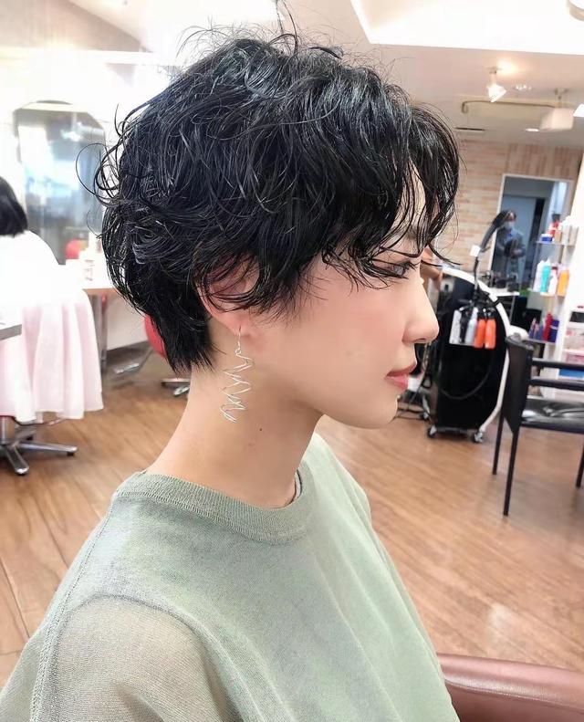 好看又自然的中长卷发，这种烫法才是真正的免打理