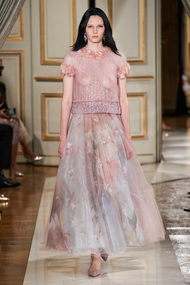 阿玛尼衣服什么档次，阿玛尼服饰什么档次（Privé2021秋季高定女装）