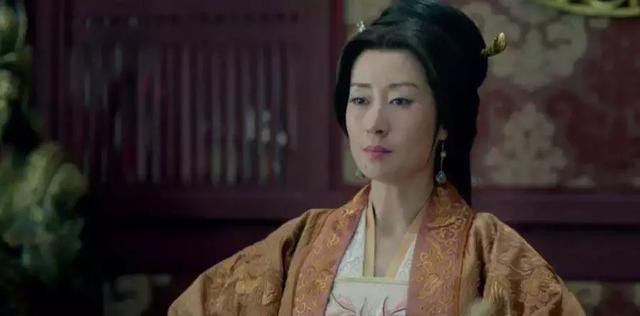我的前半生中演凌琳的演员叫什么名字，我的前半生琳琳谁演的（旁边的吴越听到“凌玲”满脸都是尴尬）