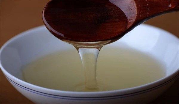 蜂蜜蛋清面膜的做法是什么，蜂蜜蛋清牛奶面膜功效（鸡蛋蜂蜜面膜的功效与作用）