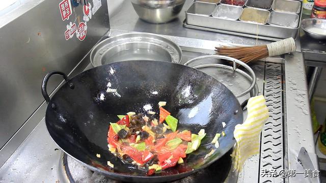 豆腐怎么做最好吃又简单，豆腐怎么做好吃又简单（厨师长分享家常豆腐的简单做法）