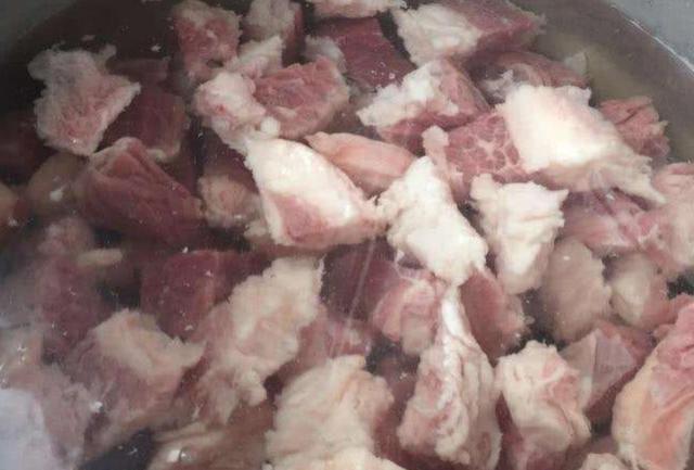 怎么煮牛肉最嫩，炖牛肉怎样炖又嫩又烂又好（肉质鲜嫩还不柴）