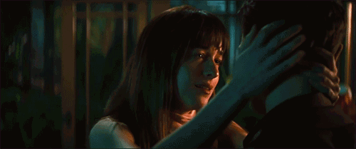 女人梦见自己穿破鞋什么意思，女人梦到穿破鞋（这个迹象暴露他早已出轨了）