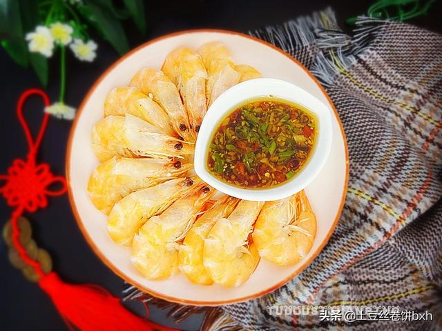 白灼虾蘸料怎么调，白灼虾的蘸料酱油怎么做（这碗无敌蘸料太香）