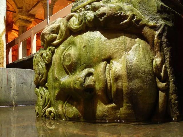 百夫长黑金卡是什么卡，百夫长黑金卡有几张（王思聪同款“百夫长黑卡”真的好用吗）