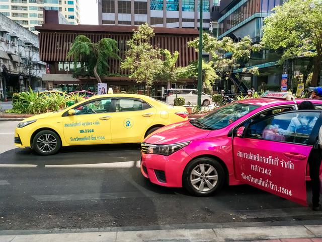 曼谷红色车牌什么意思，泰国红牌车是什么意思（泰国出租车为何有那么多种颜色）