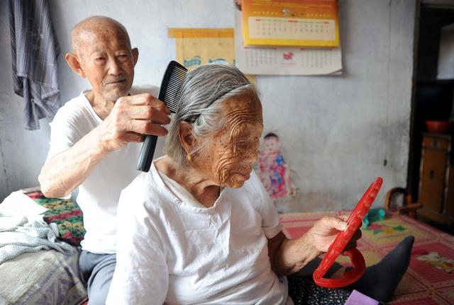 丁克是什么意思，丁克家庭是什么意思（为什么会有人不想要孩子）