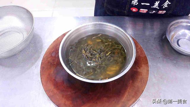 扣碗排骨的做法，排骨扣碗的家常做法（这才是扣肉的地道做法）