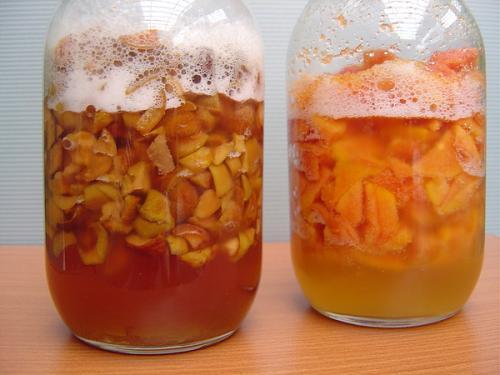 怎么判断自制酸奶坏了，如何辨别酸奶变质（自制的葡萄酒、酸奶会更营养卫生吗）