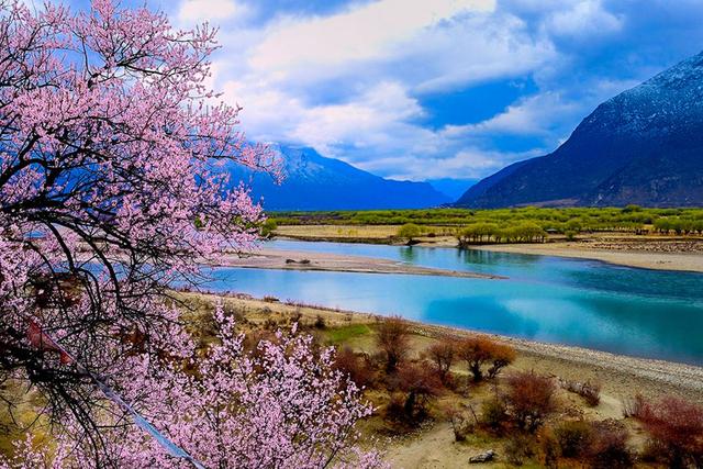 稻城亚丁适合几月份去，稻城亚丁几月份去最好（稻城亚丁、色达、川藏线旅游）