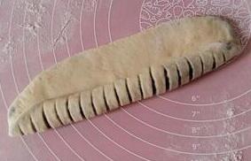图片[7]-【豆沙毛毛虫面包】做法步骤图 面包皮薄馅足 特别的香甜好吃-起舞食谱网