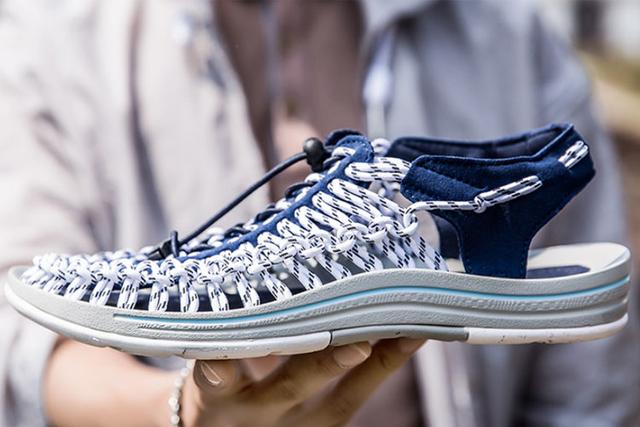 沙滩鞋选购技巧，沙滩鞋怎么搭配（成就自由不羁的活力少年）