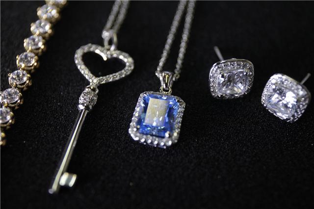 施华洛世奇水晶是什么水晶，揭秘：施华洛世奇到底贵在哪