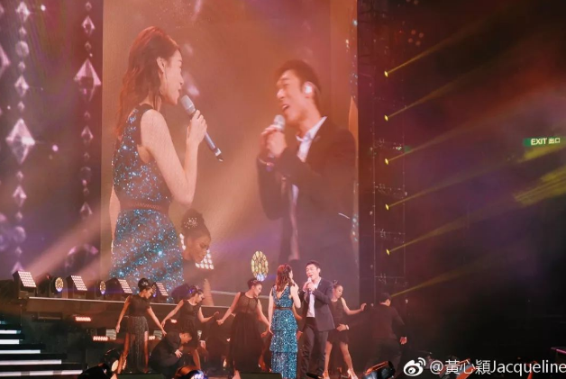 许志安 - 服务第一歌词是什么，许志安为什么你背着我爱别人mv（当年郑秀文叫许志安救命今却被插刀）