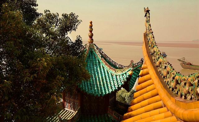 居庙堂之高则忧其民出自范仲淹的，居庙堂之高则忧其民出自范仲淹的哪个作品（写下千古名篇《岳阳楼记》的范仲淹没有登上过岳阳楼）