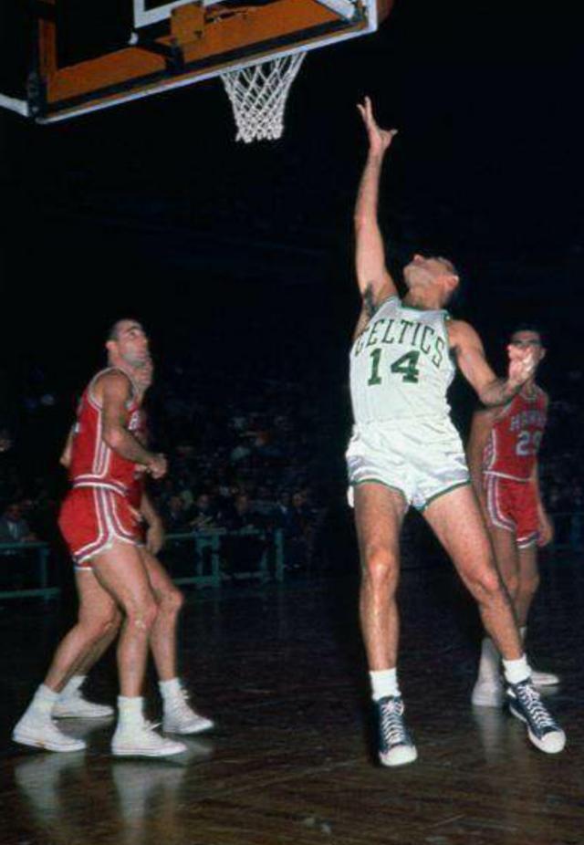 AJ鞋子是什么品牌，Aj鞋是什么牌子（细说AJ鞋的前世今生）