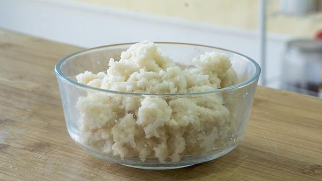 年夜饭怎么做炸货，过年吃的炸货（8道过年必备炸货）