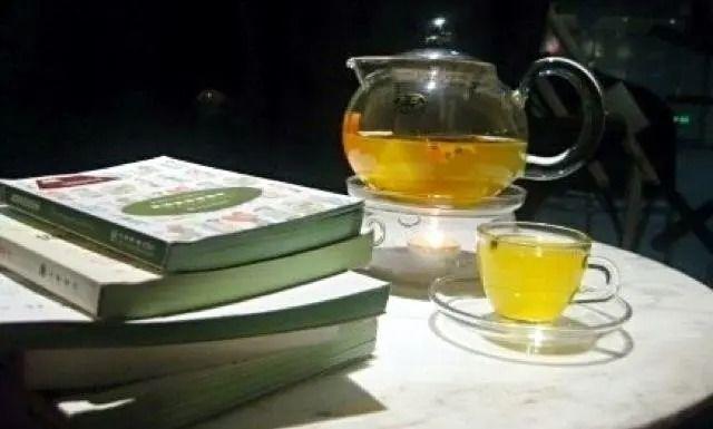 什么的天气填合适词语，什么样的天气形容词（下雨的天气）