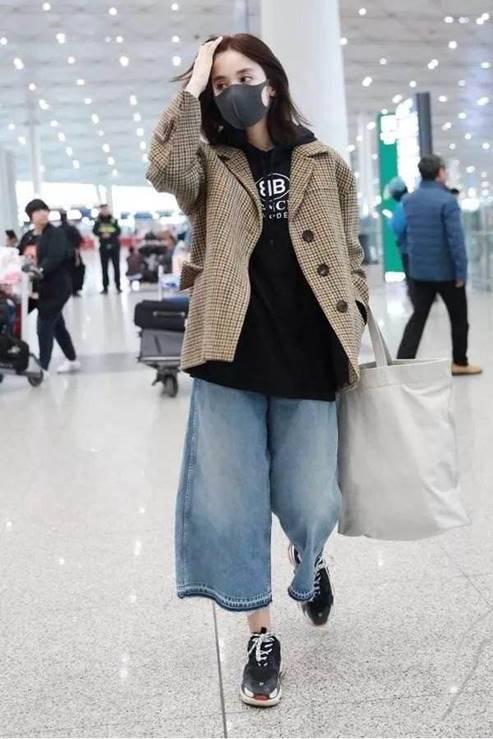 格子西服配老爹鞋好看吗，格子西服配老爹鞋好看吗男（分享老爹鞋最流行的3种搭配）