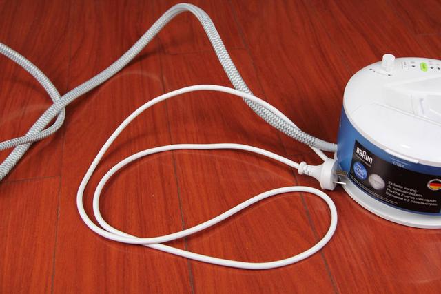 如何正确使用蒸汽电熨斗，电蒸汽熨斗怎么使用（一键熨烫蒸汽熨斗了解下）