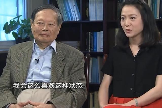 翁帆的现任丈夫是谁，51岁哈文传来喜讯吗（28岁翁帆嫁给了82岁杨振宁）