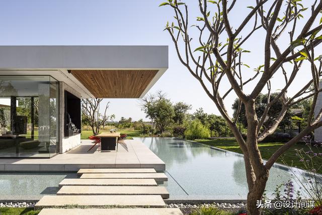 别墅窗帘如何挑选，别墅窗帘如何挑选尺寸（拉开窗帘就能欣赏风景的L型豪宅）