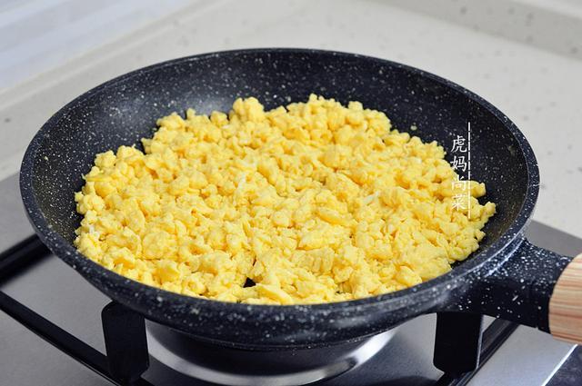 苞米面饼馅包子，玉米面包子就做的柔软又细腻